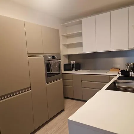 Elegant Urban With Parking Spot